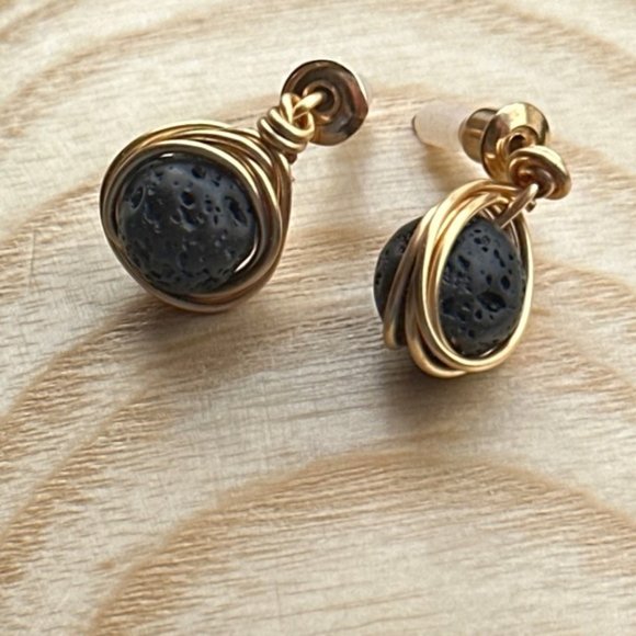 Black lava rock dainty stud earrings/silver/gold lava rock dainty studs - Picture 4 of 12